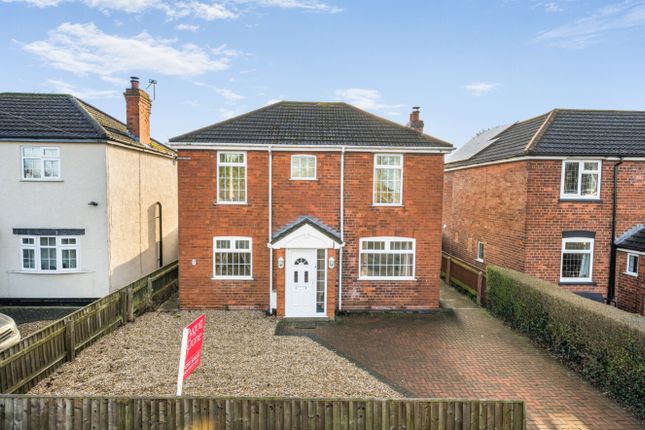 3 bed property, in Poplar Road, £190,000