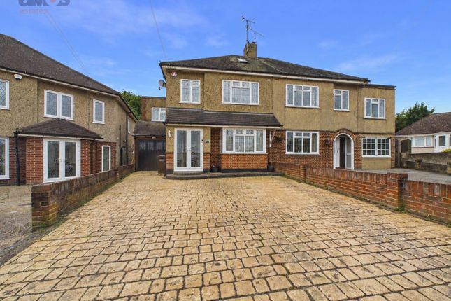 4 bed property, in Hazel Close, £625,000