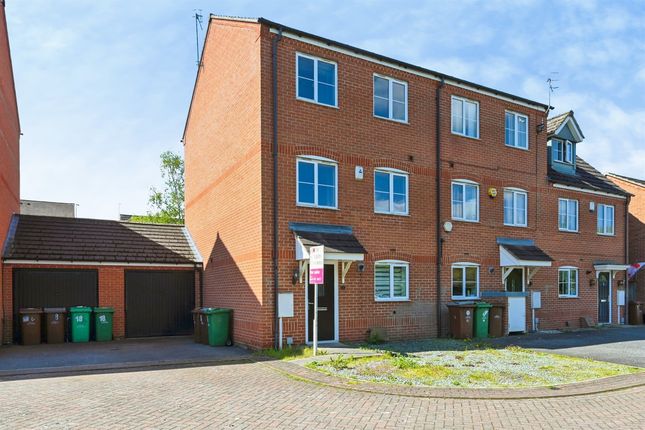 4 bed property, in Potters Hollow, £240,000