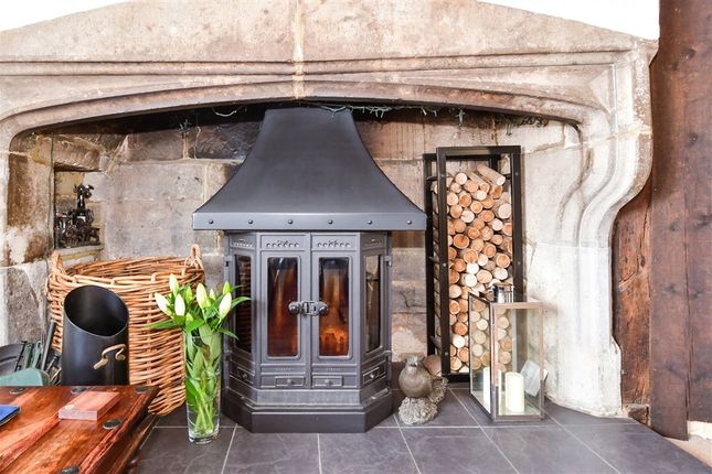 4 bed property, in Upper Street, £1,100,000