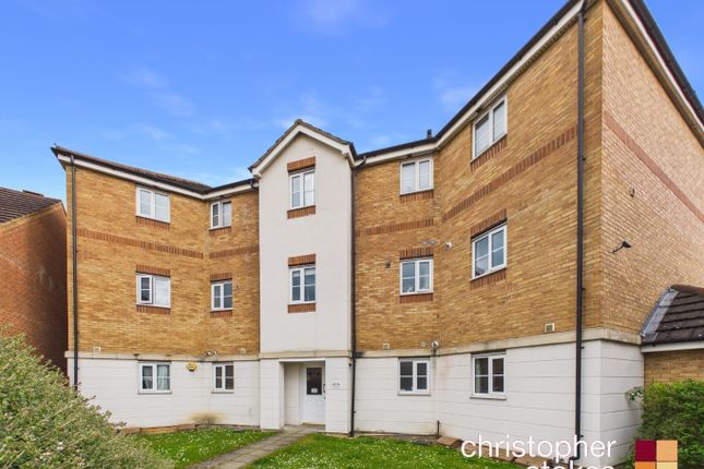 2 bed property, in Michigan Close, £240,000
