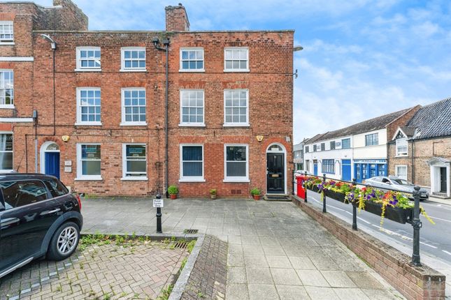 4 bed property, in Old Market, £180,000