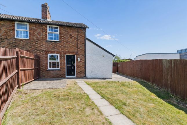 2 bed property, in Heath Road, £350,000