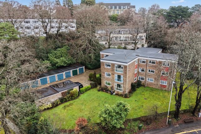 2 bed property, in Merrion Court, £225,000