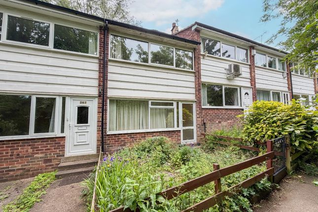 3 bed property, in Gledhow Lane, £240,000