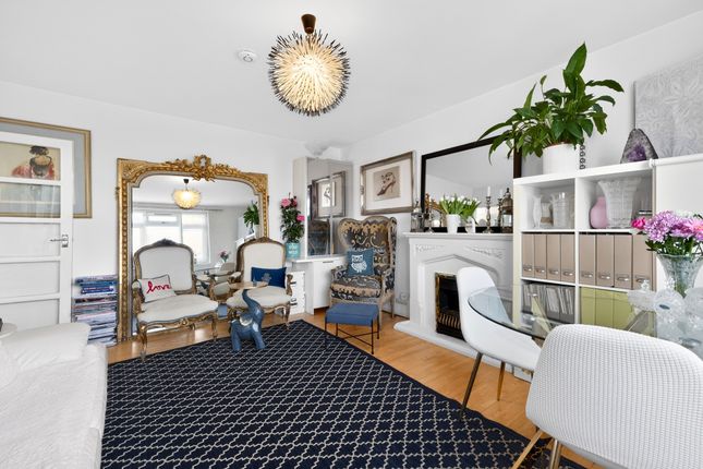 2 bed property, in Thorncroft Street, £470,000