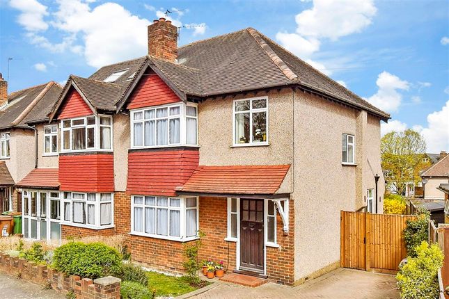 3 bed property, in Gauntlett Road, £580,000