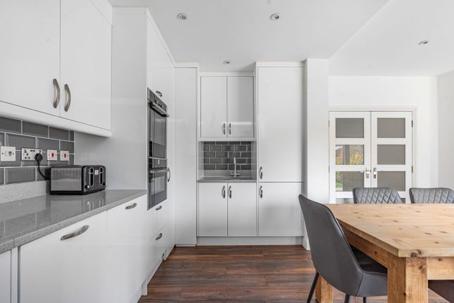 4 bed property, in Grosvenor Road, £875,000
