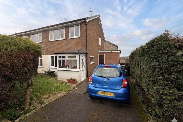3 bed property, in Victoria Road, £215,000