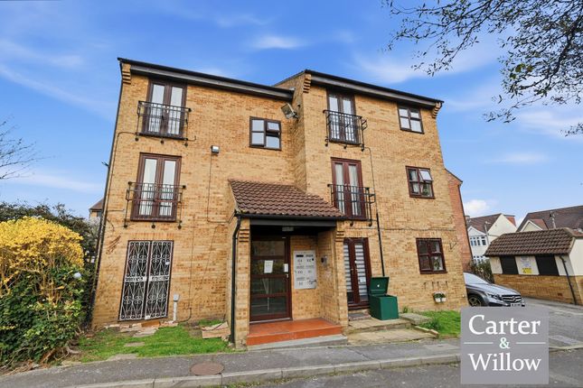 2 bed property, in Shafter Road, £240,000