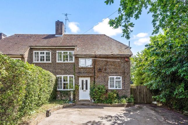 2 bed property, in Cuckfield Road, £435,000