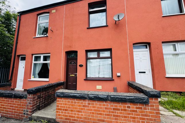 2 bed property, in Iron Street, £125,000