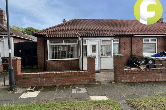 2 bed property, in Roxby Gardens, £159,950