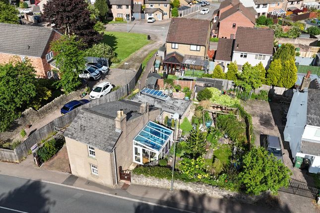 3 bed property, in Cinderhill, £275,000