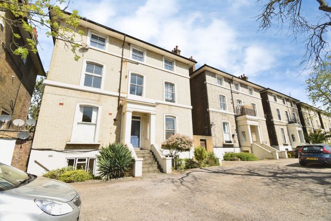 1 bed property, in Shooters Hill Road, £280,000