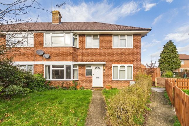 2 bed property, in Larchfield Road, £325,000