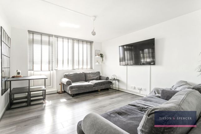 2 bed property, in Chisley Road, £235,000