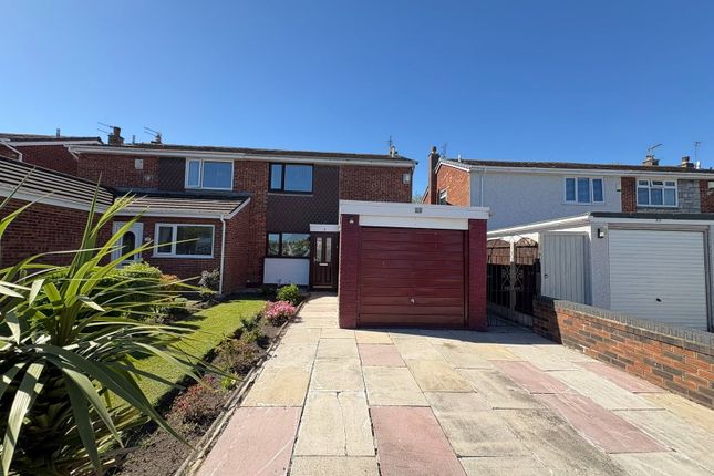3 bed property, in Barnfield Close, £180,000
