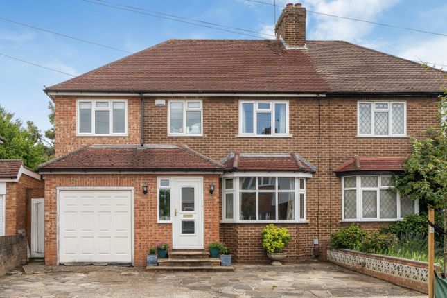 5 bed property, in Kechill Gardens, £925,000