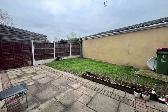 1 bed property, in Holden Close, £280,000