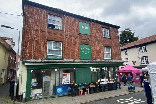 4 bed property, in Market Place, £200,000