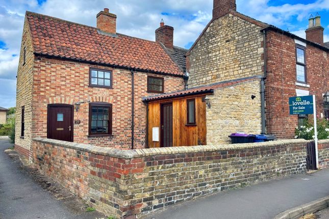 2 bed property, in High Street, £190,000
