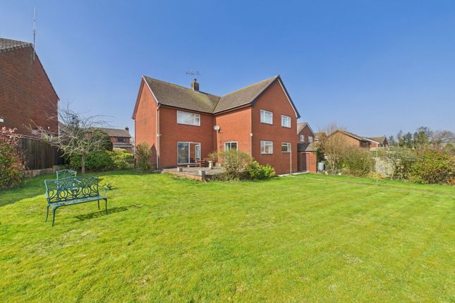 4 bed property, in Coombs Road, £500,000