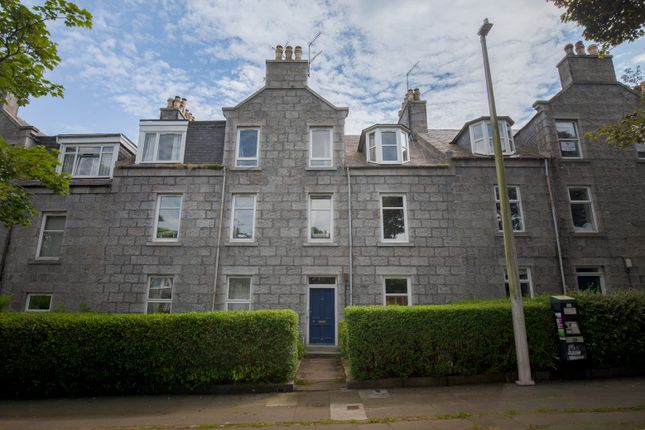 1 bed property, in Thomson Street Ffl, £85,000