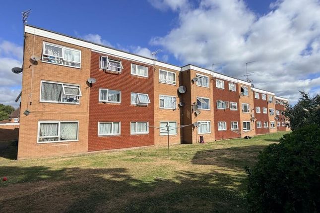 2 bed property, in 21 Tithe Court, £232,000