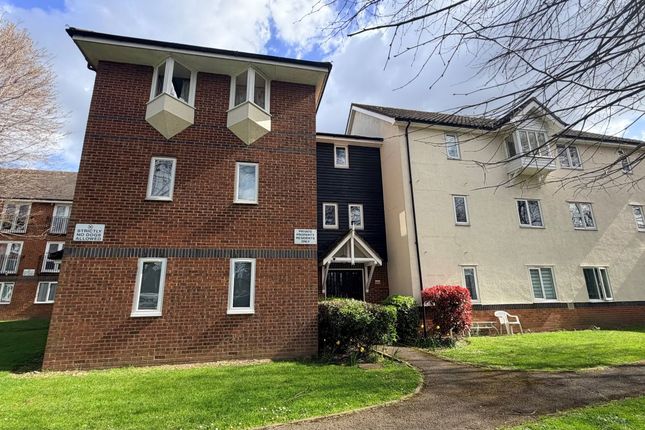 1 bed property, in 97 Mandeville Court, £150,000