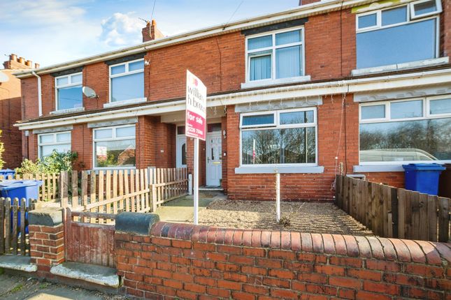 2 bed property, in High Street, £120,000