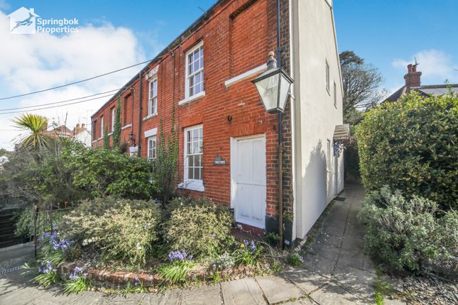 2 bed property, in Castle Street, £240,000