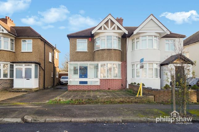 3 bed property, in Ivanhoe Drive, £545,000