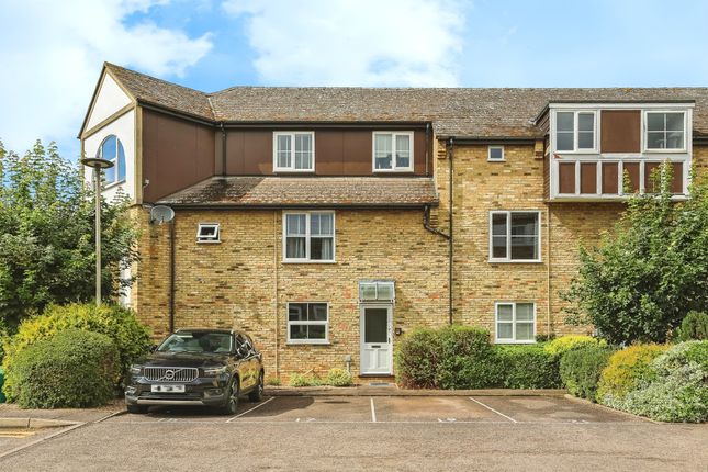 2 bed property, in River Terrace, £185,000