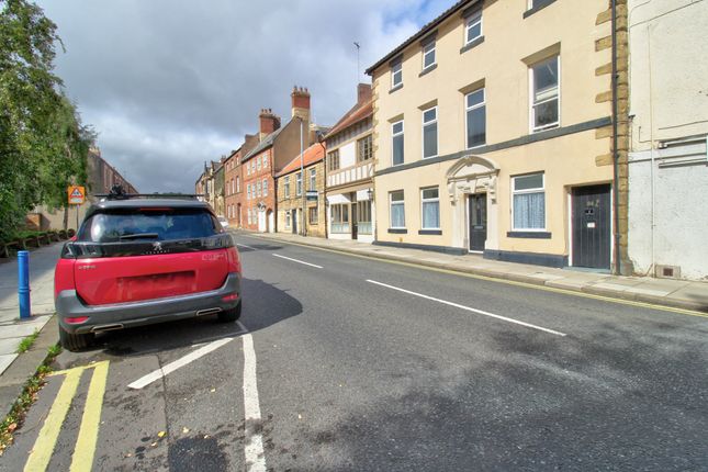 2 bed property, in Newgate Street, £140,000