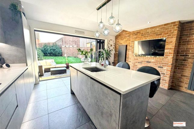 4 bed property, in Orchard Grove, £210,000