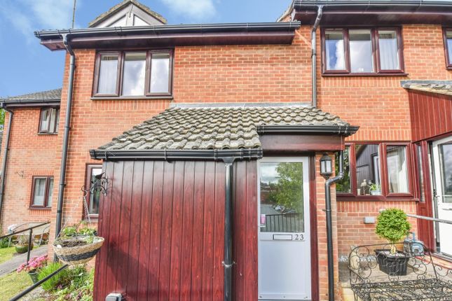 1 bed property, in Flers Court, £90,000