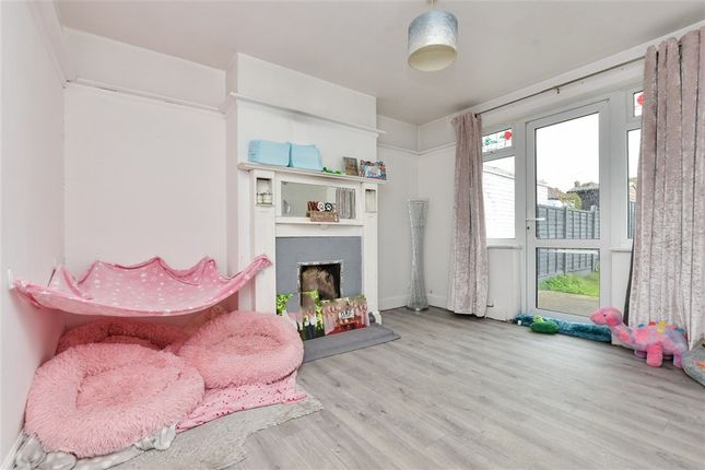 3 bed property, in Hastings Avenue, £299,995