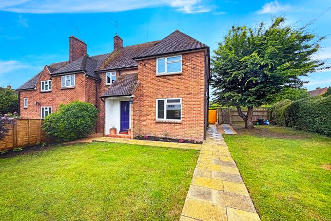 3 bed property, in Brays Meadow, £575,000