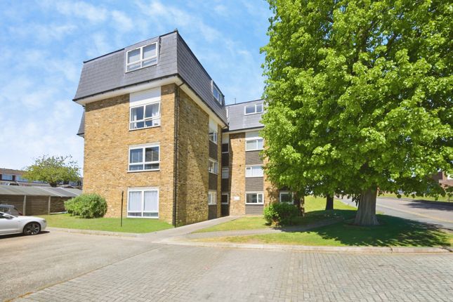 2 bed property, in Lampits, £254,750
