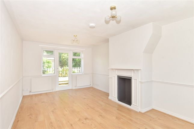 3 bed property, in Blackwell Farm Road, £400,000