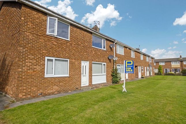 2 bed property, in Suffolk Close, £69,950