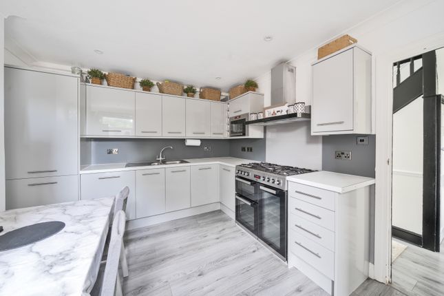 4 bed property, in Upper Elmers End Road, £425,000