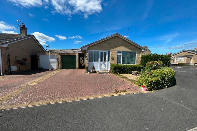 2 bed property, in Savernake Avenue, £285,000