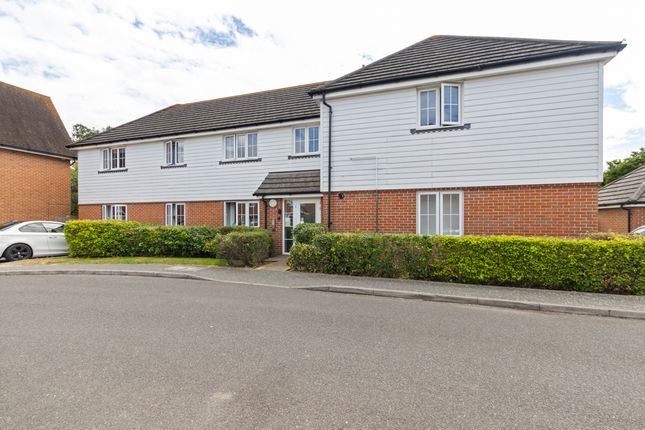 2 bed property, in Kelmscott Way, £250,000