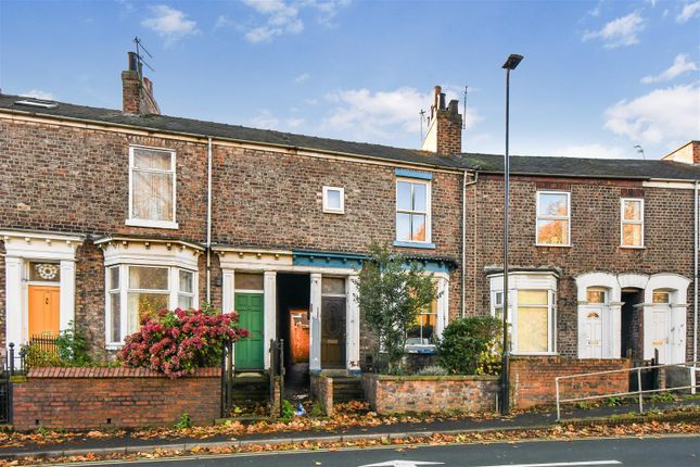3 bed property, in Prices Lane, £320,000