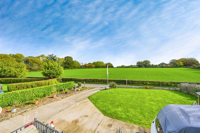 3 bed property, in Lady Hole Lane, £480,000