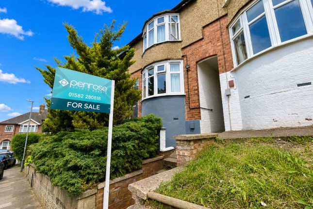 2 bed property, in Baker Street, £280,000