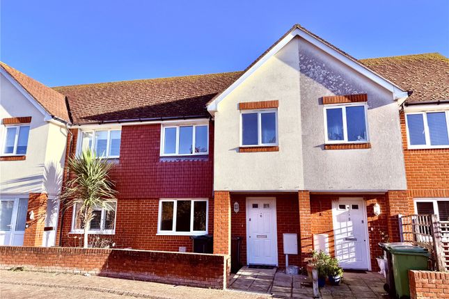 3 bed property, in Fiennes Close, £350,000