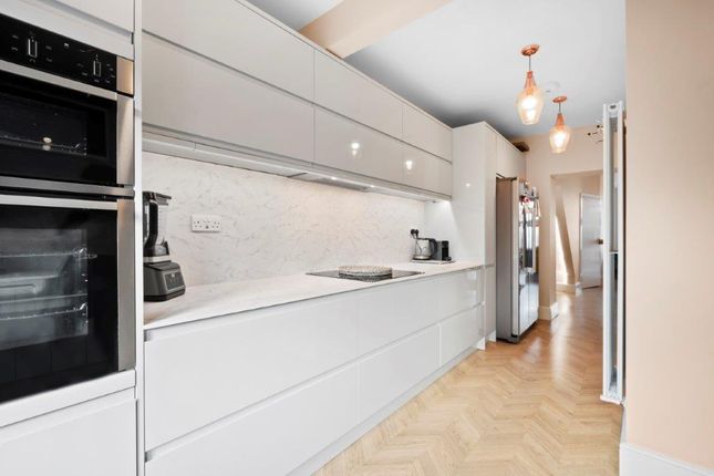 3 bed property, in Kingston Road, £950,000